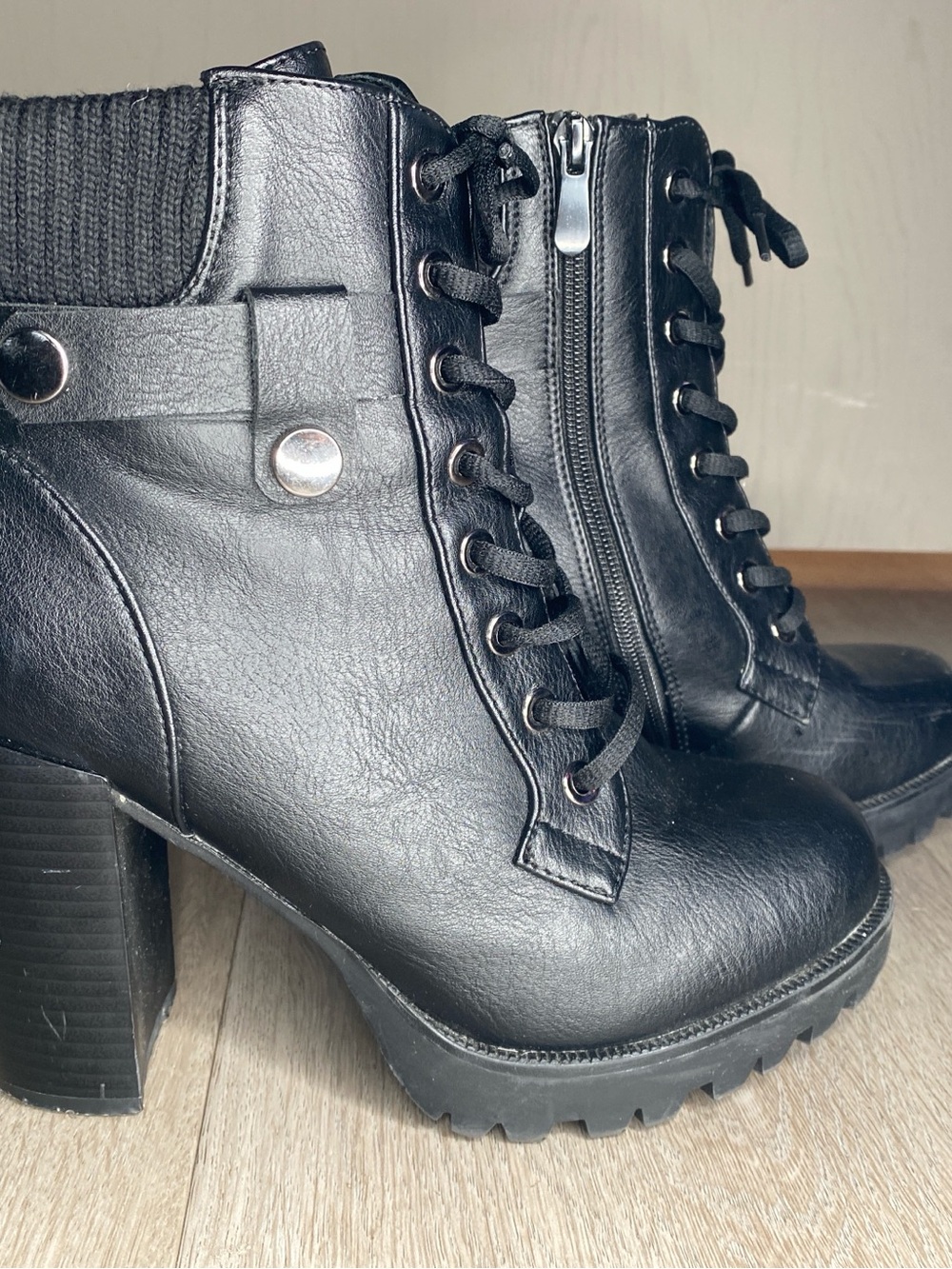 Black Lace-Up Combat Ankle Boots - Women 7.5